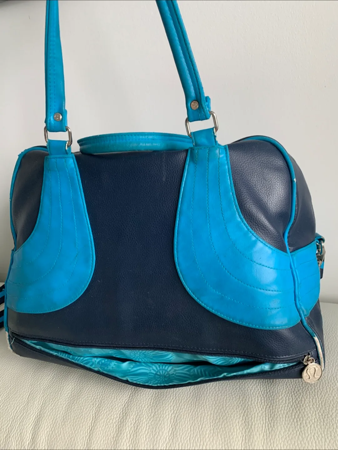 Large Vintage Authentic Lululemon bag image indicator(5)