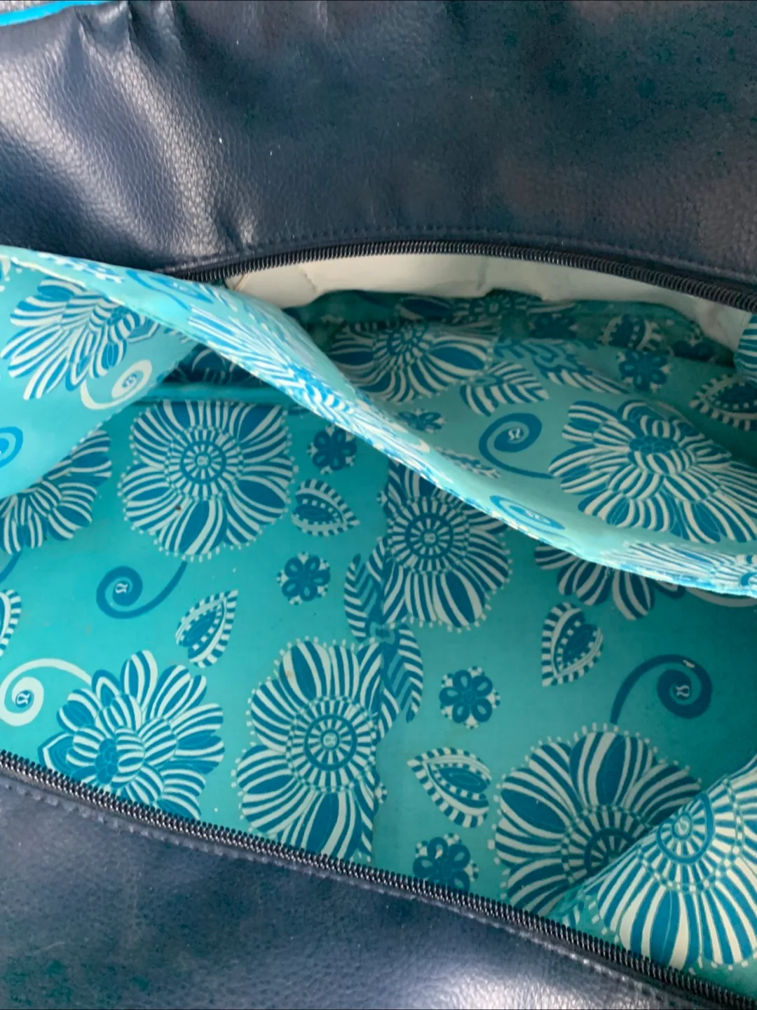 Large Vintage Authentic Lululemon bag image indicator(8)