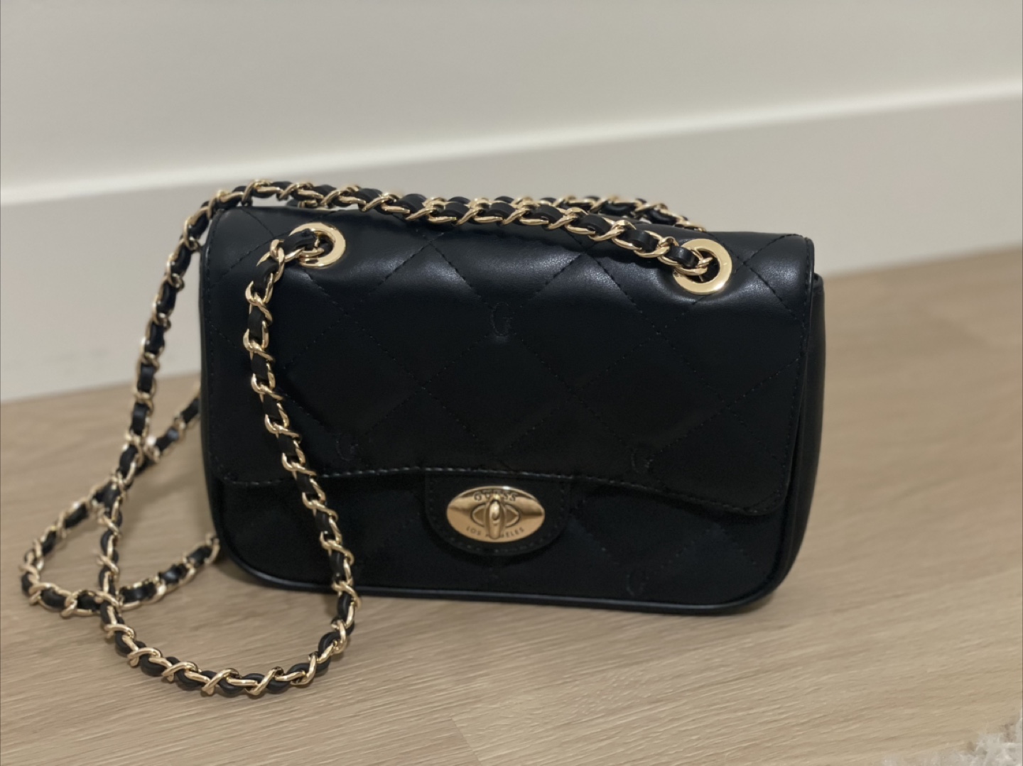 NEW ! GUESS Black Quilted Chain Bag