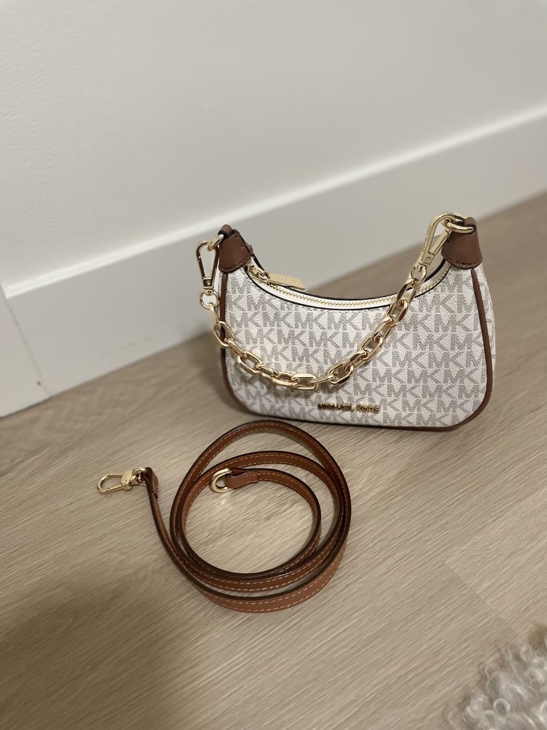 NEW ! Michael Kors MK Signature Half Moon Bag