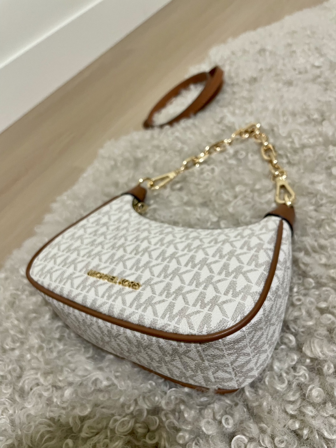 NEW ! Michael Kors MK Signature Half Moon Bag - photo 4