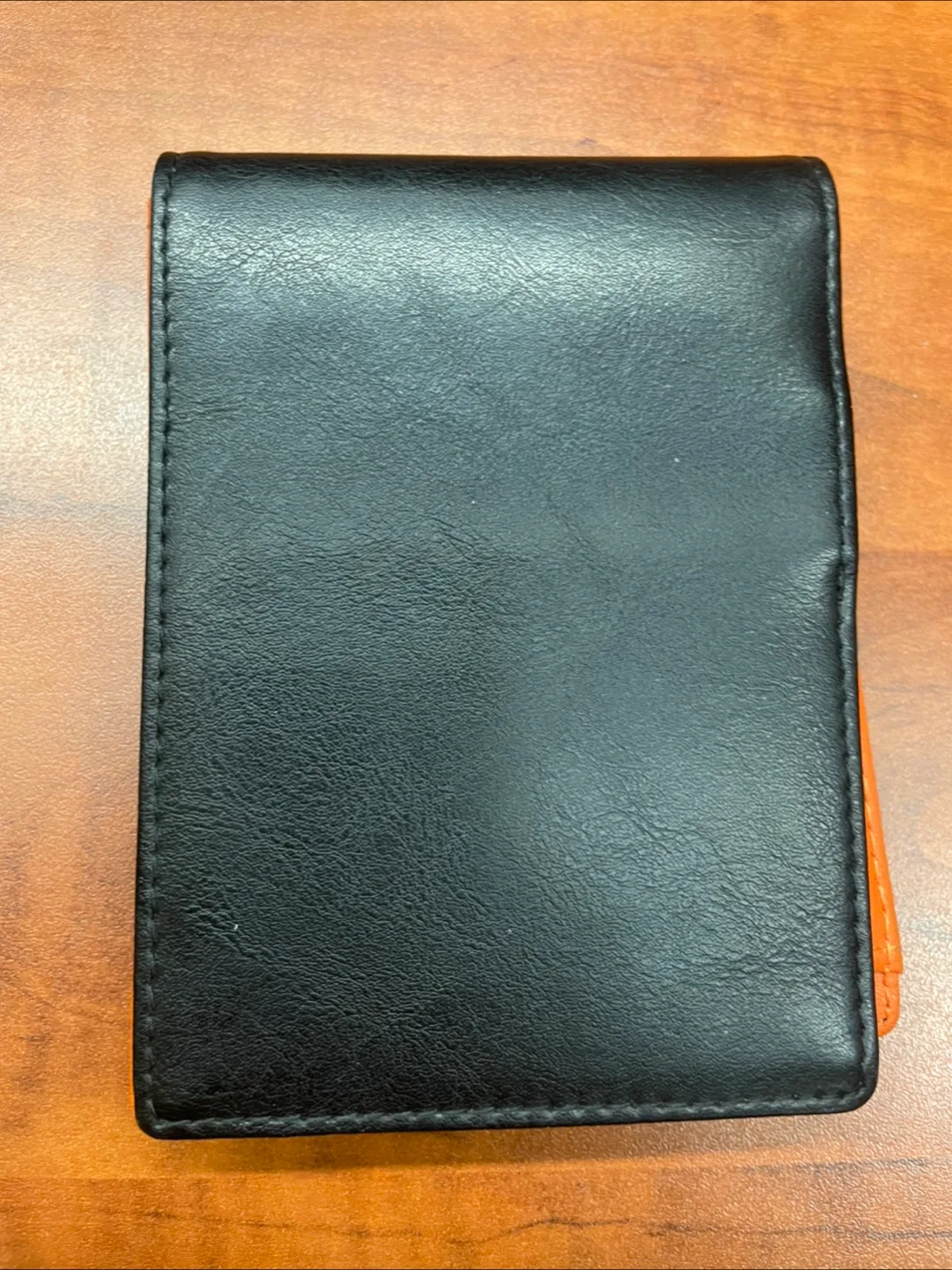 Slim Bifold Wallet with Money Clip image indicator(2)