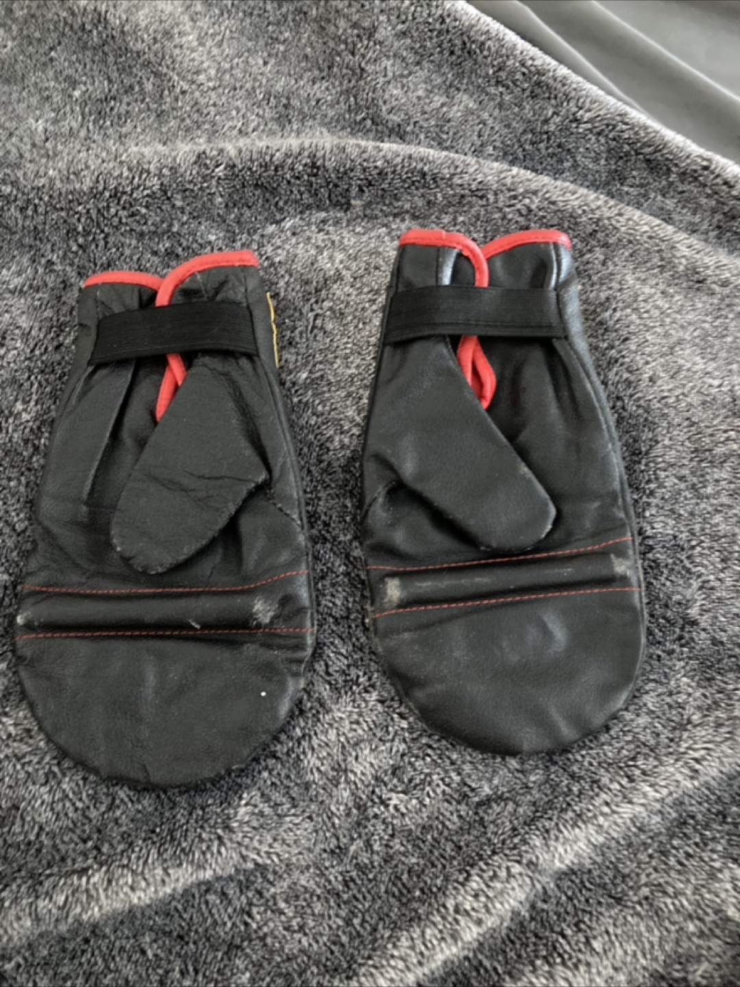 Vintage Everlast Boxing Gloves - photo 2
