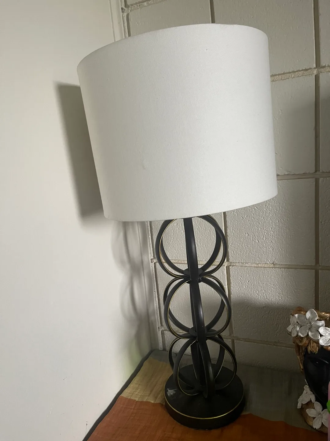 Modern Table Lamp with Interlocking Rings Base thumbnail