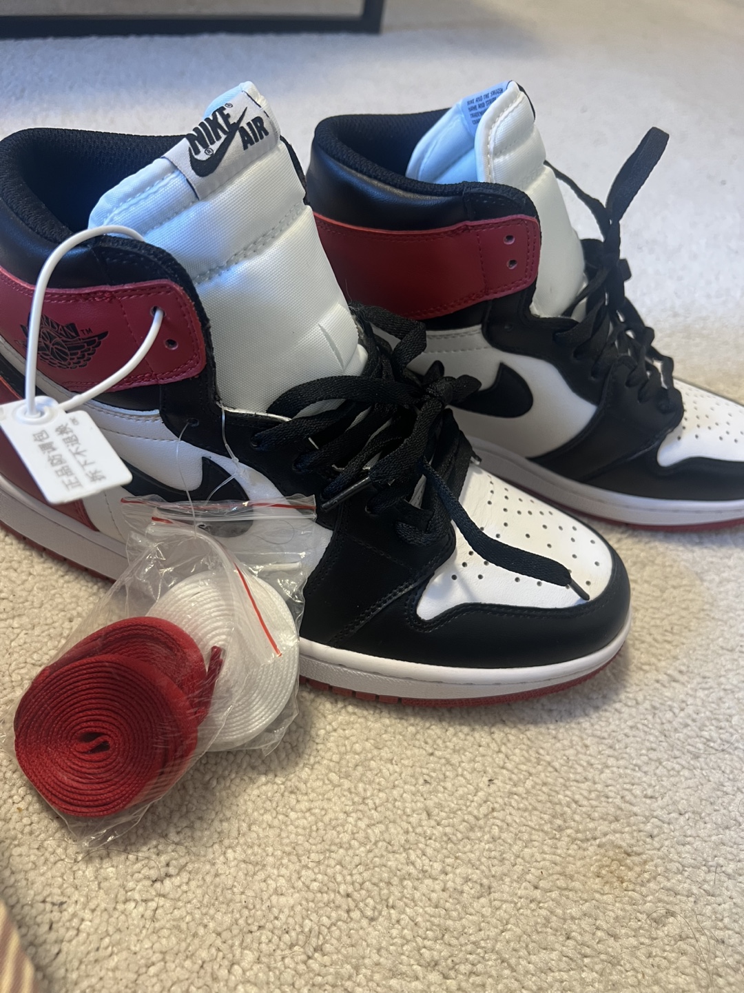 Nike Air Jordan 1 Retro High OG Black Toe