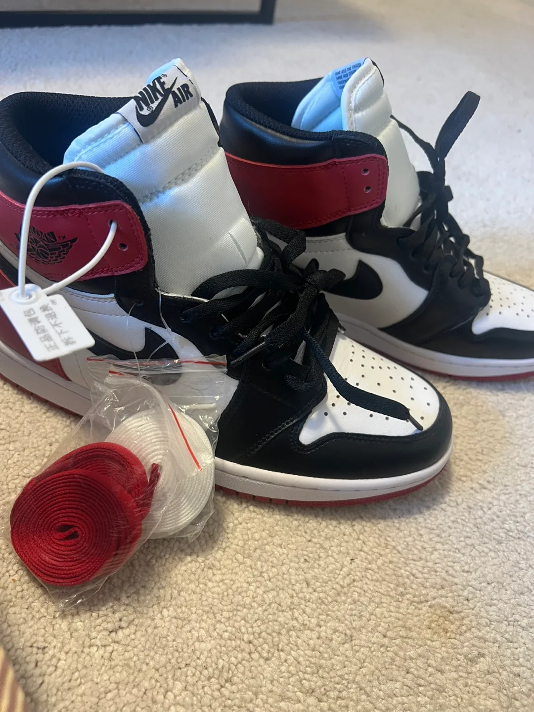 Nike Air Jordan 1 Retro High OG Black Toe thumbnail