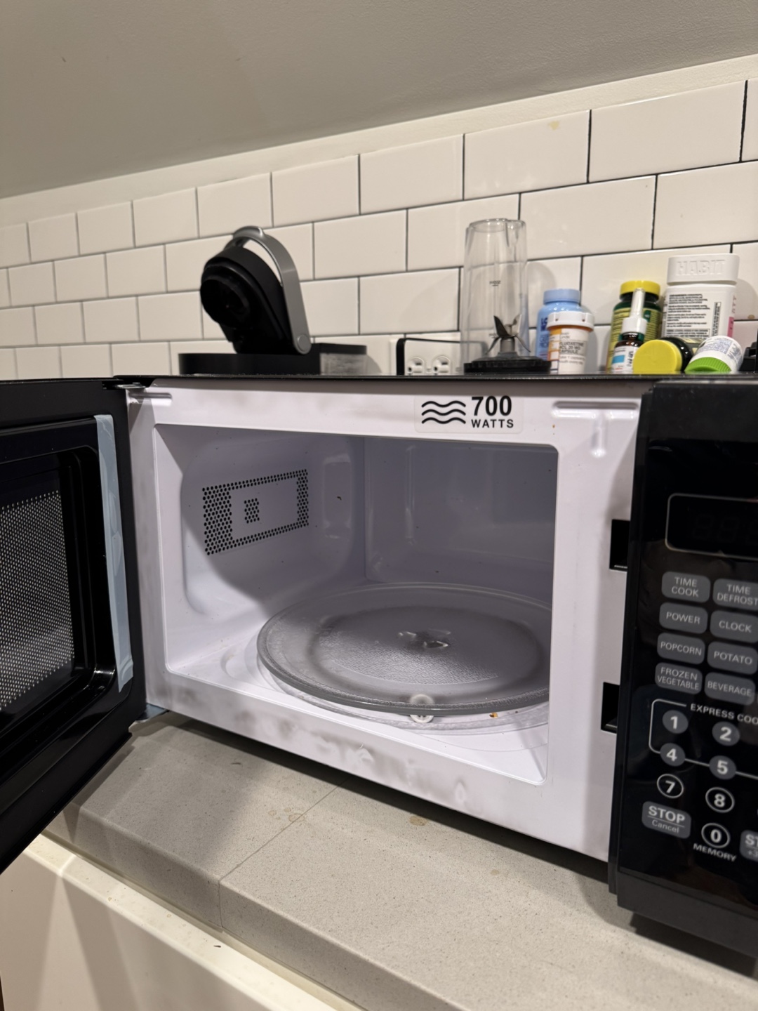 Black 700-Watt Microwave - photo 3