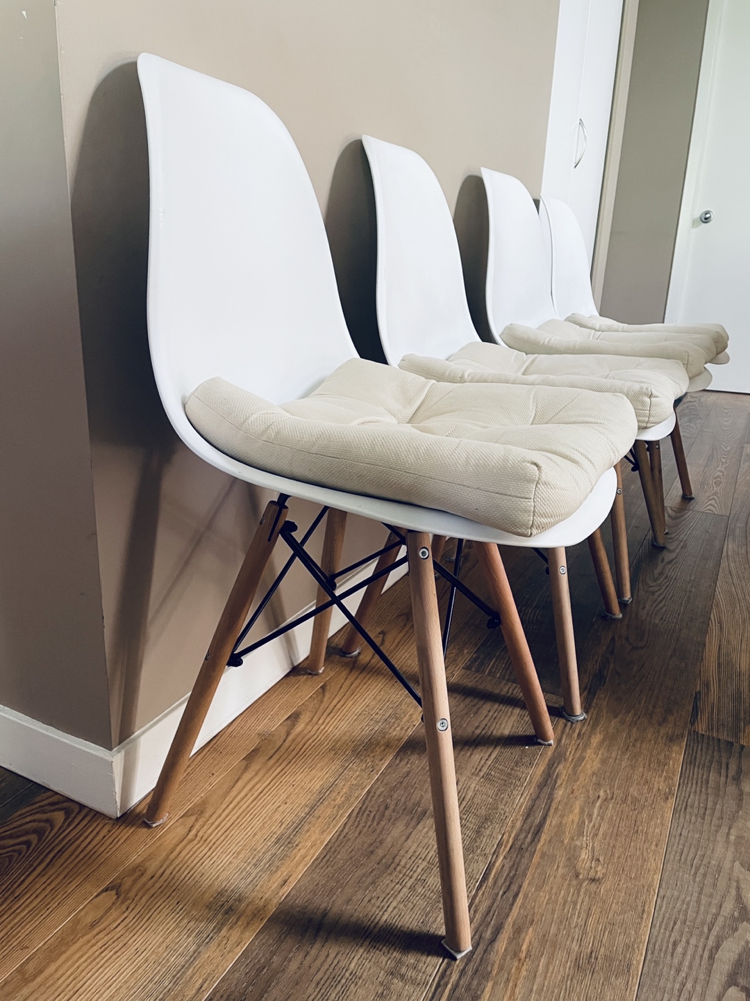 Set of Four White Plastic Dining Chairs with Wooden Legs - photo 3