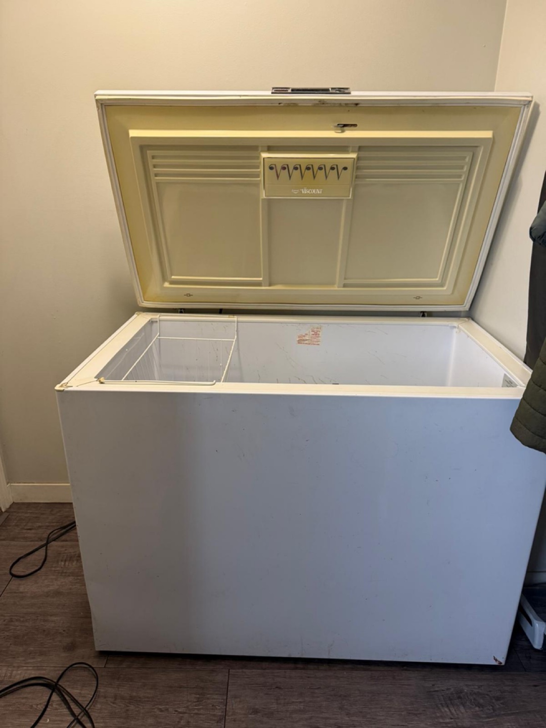 Vicount Chest Freezer - photo 2