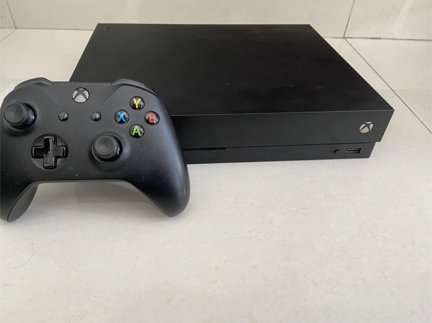 Xbox One X 1TB image indicator(2)