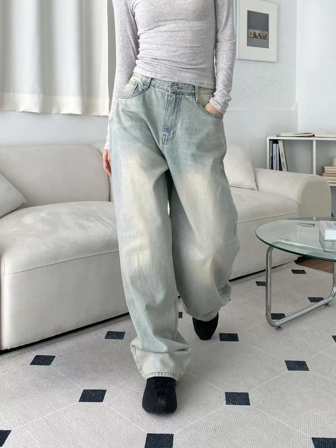 Light Wash Relaxed Fit Jeans thumbnail