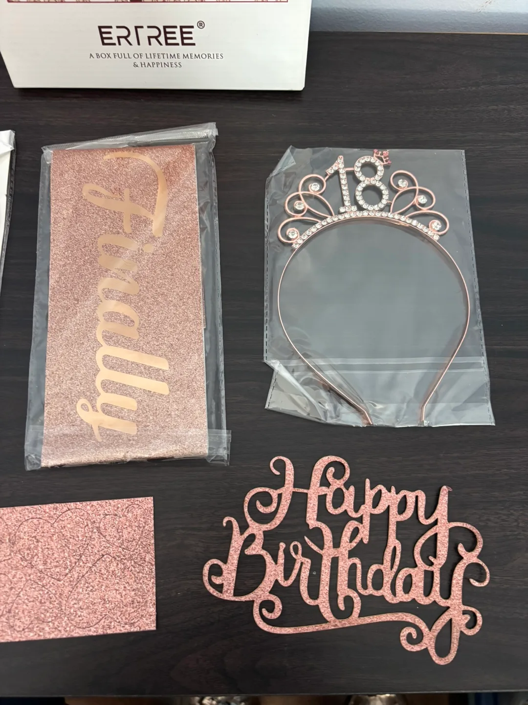 Rose Gold 18th Birthday Party Supplies Kit image indicator(2)