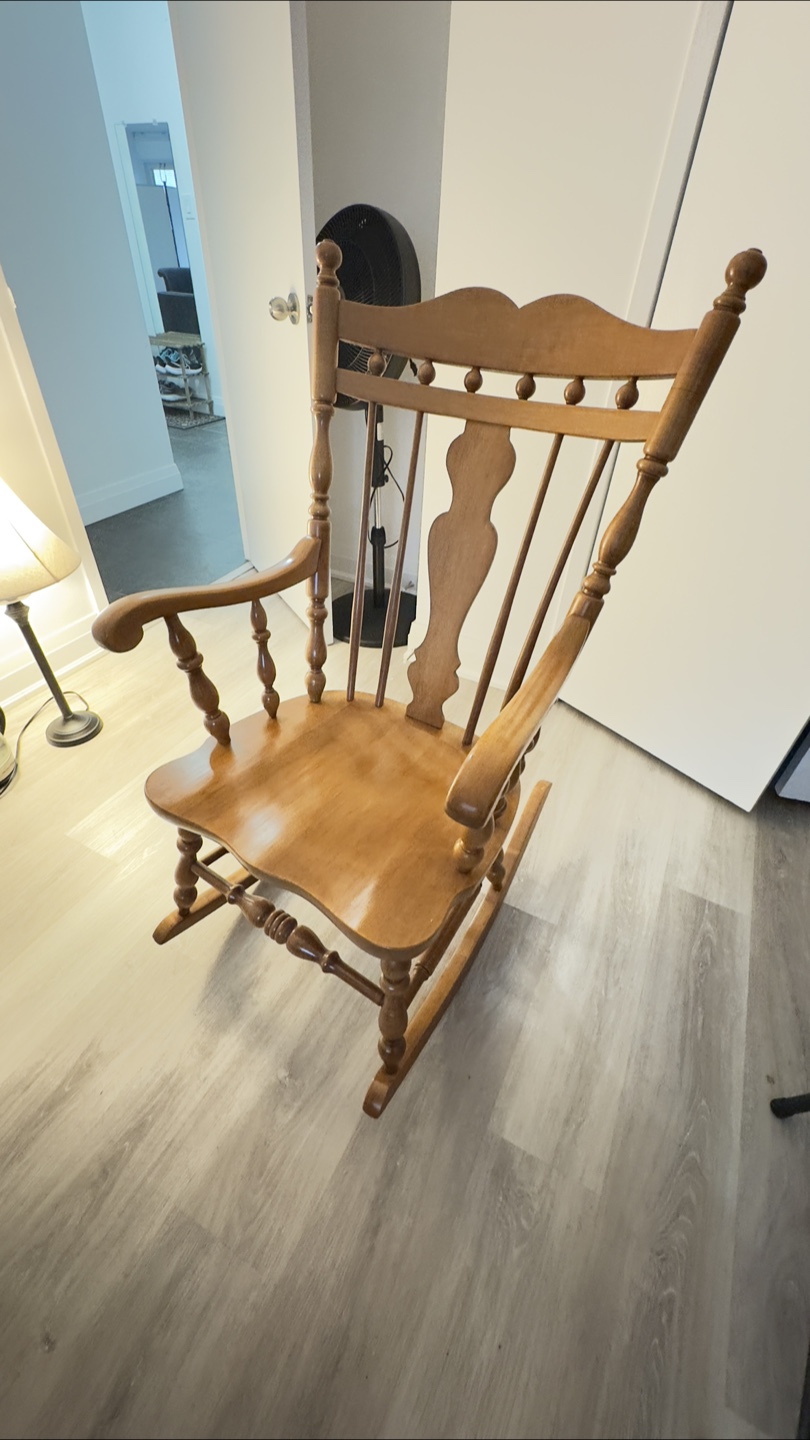 Wooden Rocking Chair - photo 4