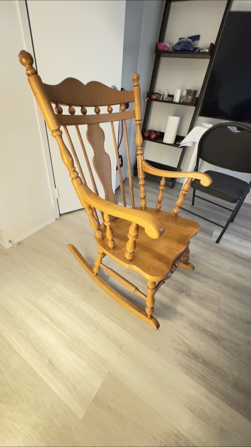 Wooden Rocking Chair - photo 3