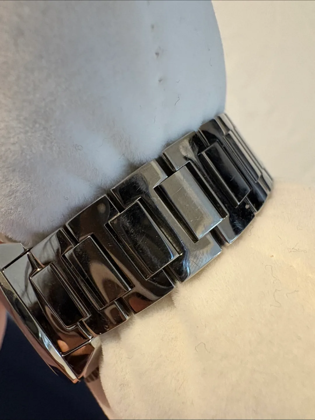 Gucci Steel Watch with diamond YA142504 image indicator(7)