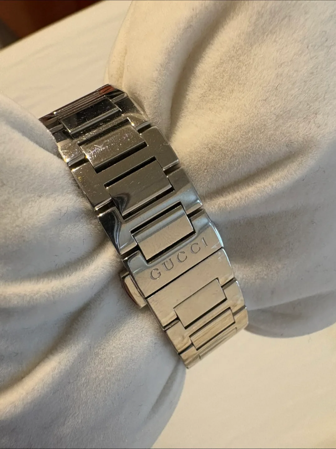 Gucci Steel Watch with diamond YA142504 image indicator(8)