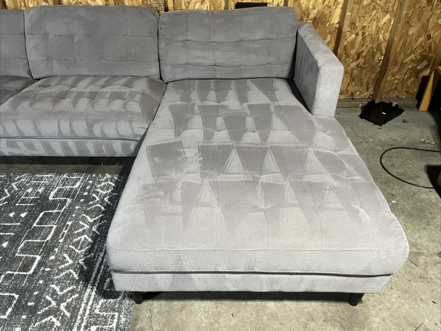 FREE DELIVERY - Modern Gray Tufted Sectional Sofa - photo 4