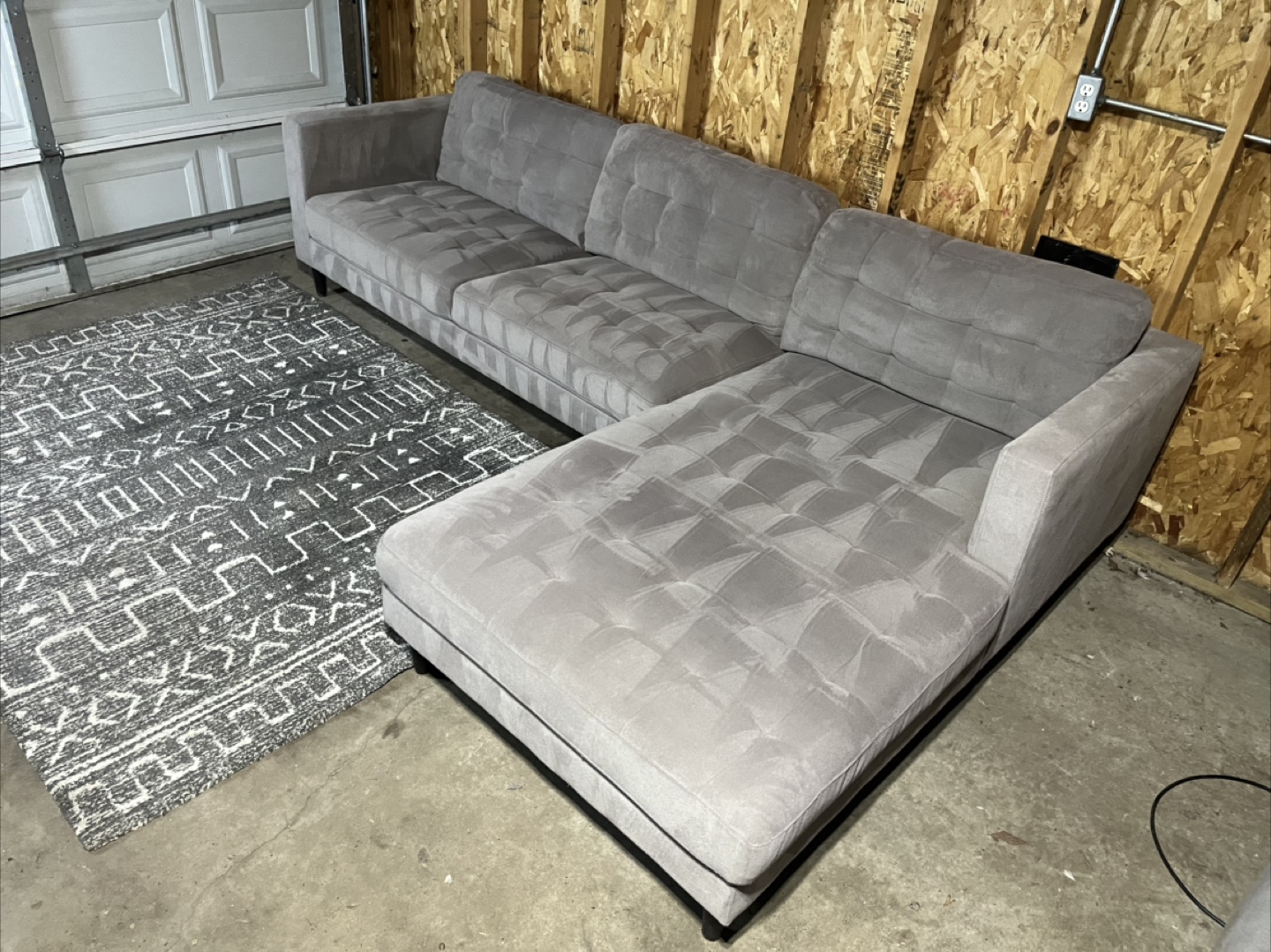 FREE DELIVERY - Modern Gray Tufted Sectional Sofa - photo 5