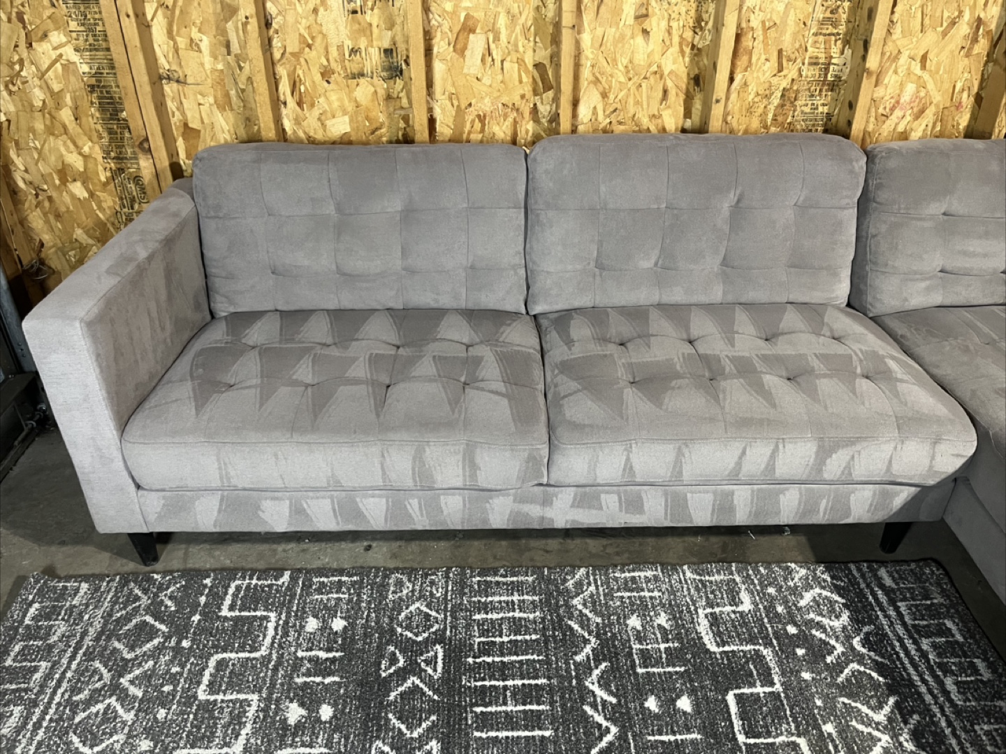 FREE DELIVERY - Modern Gray Tufted Sectional Sofa - photo 3