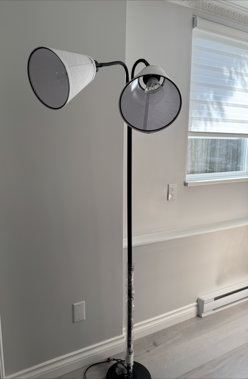 Double-arm floor lamp, black metal, white shades - photo 2
