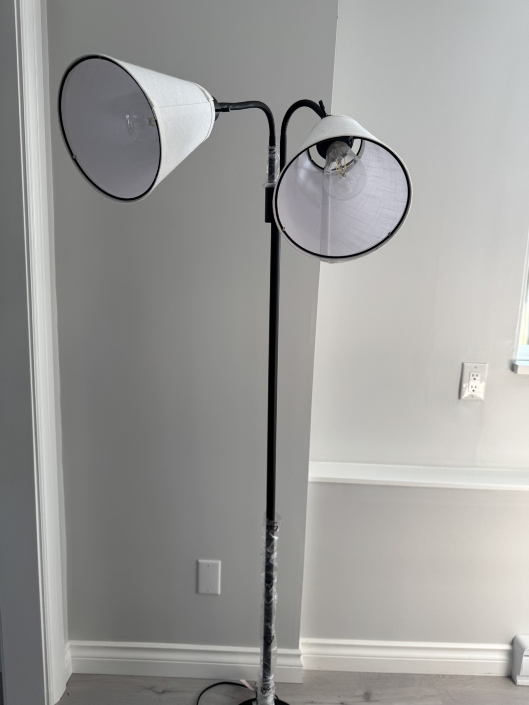 Double-arm floor lamp, black metal, white shades