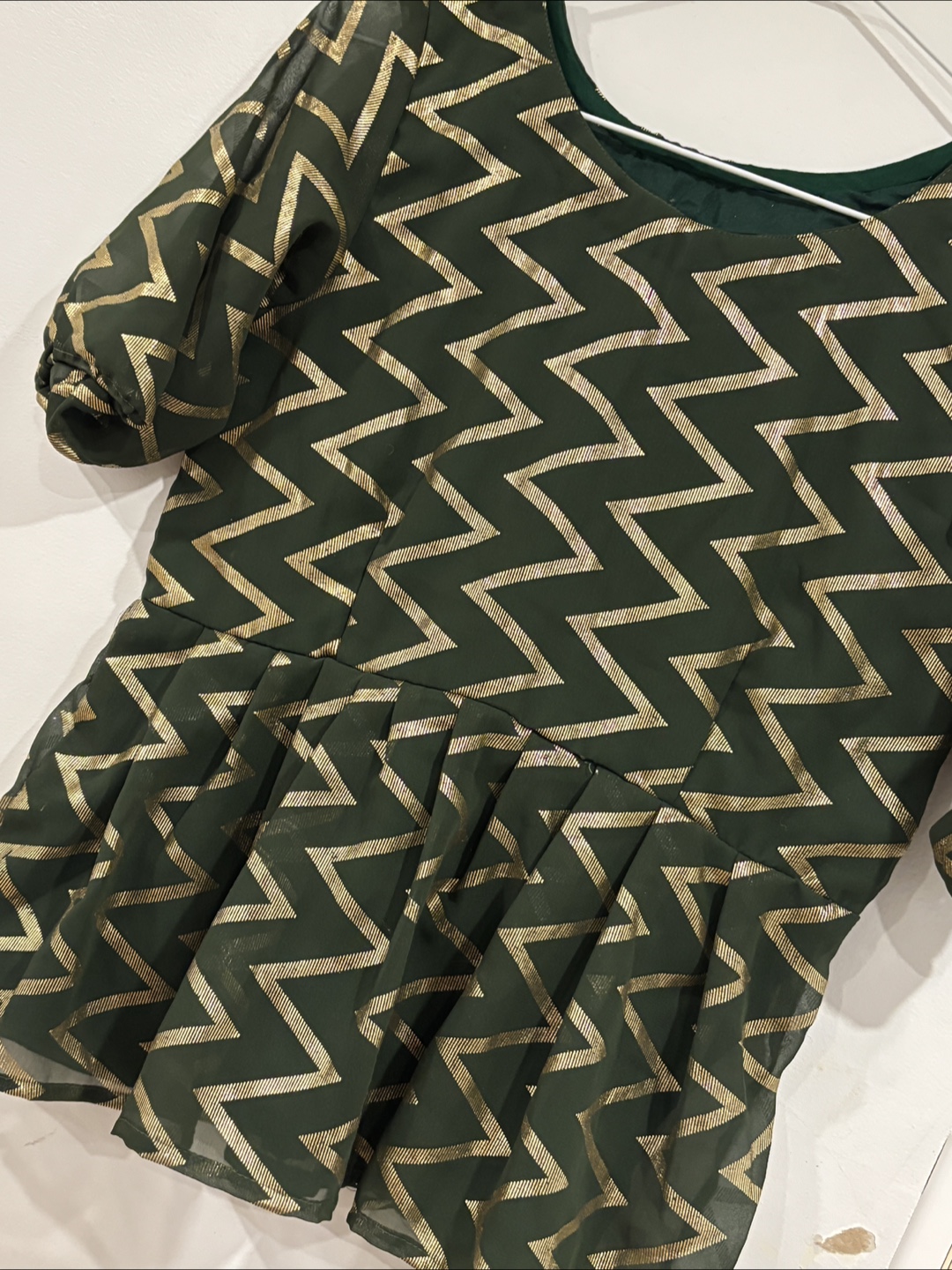 Women's Green and Gold Zigzag Print Peplum Top - photo 4