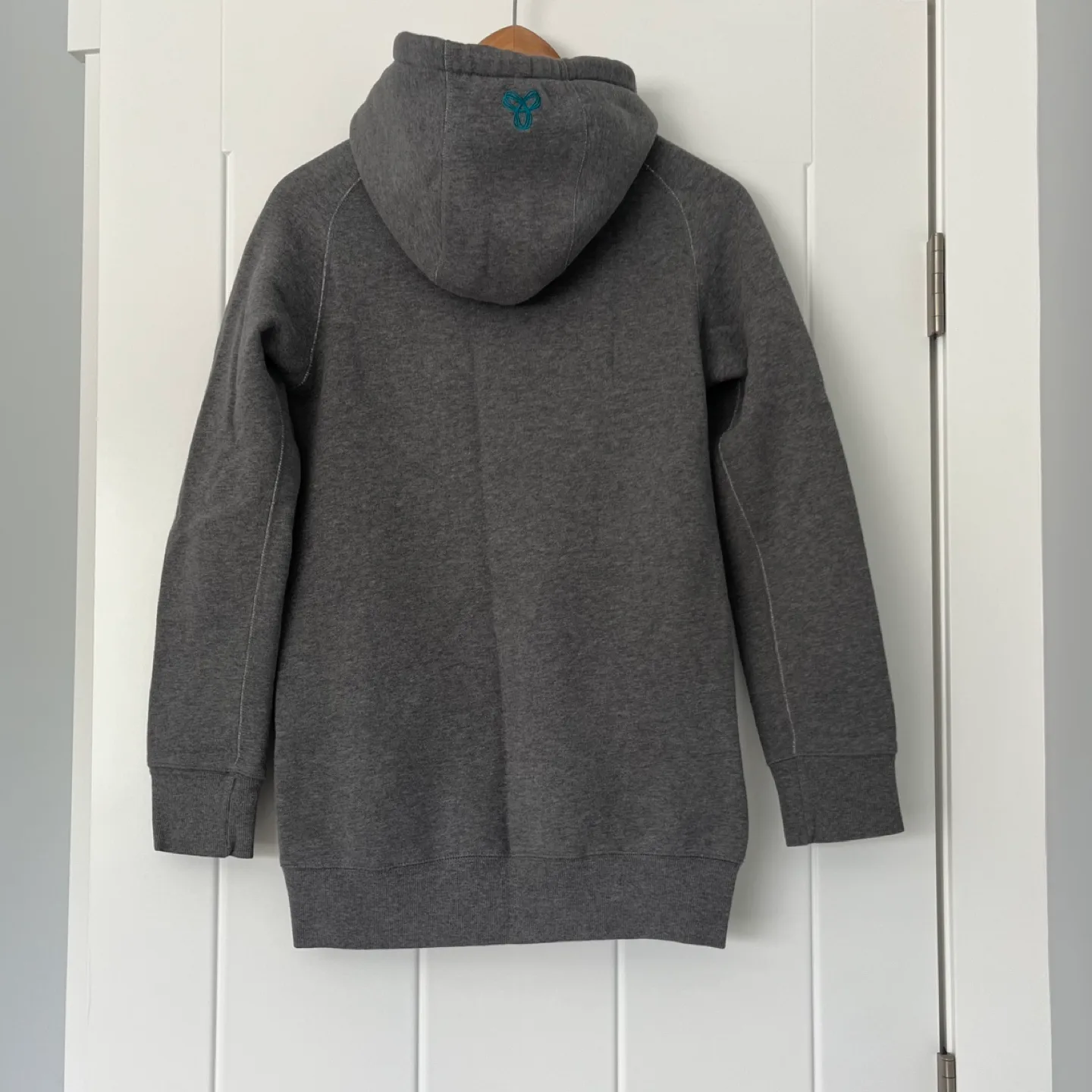 Aritzia TNA Long Length Grey Zip Up Drawstring Hoodie image indicator(10)