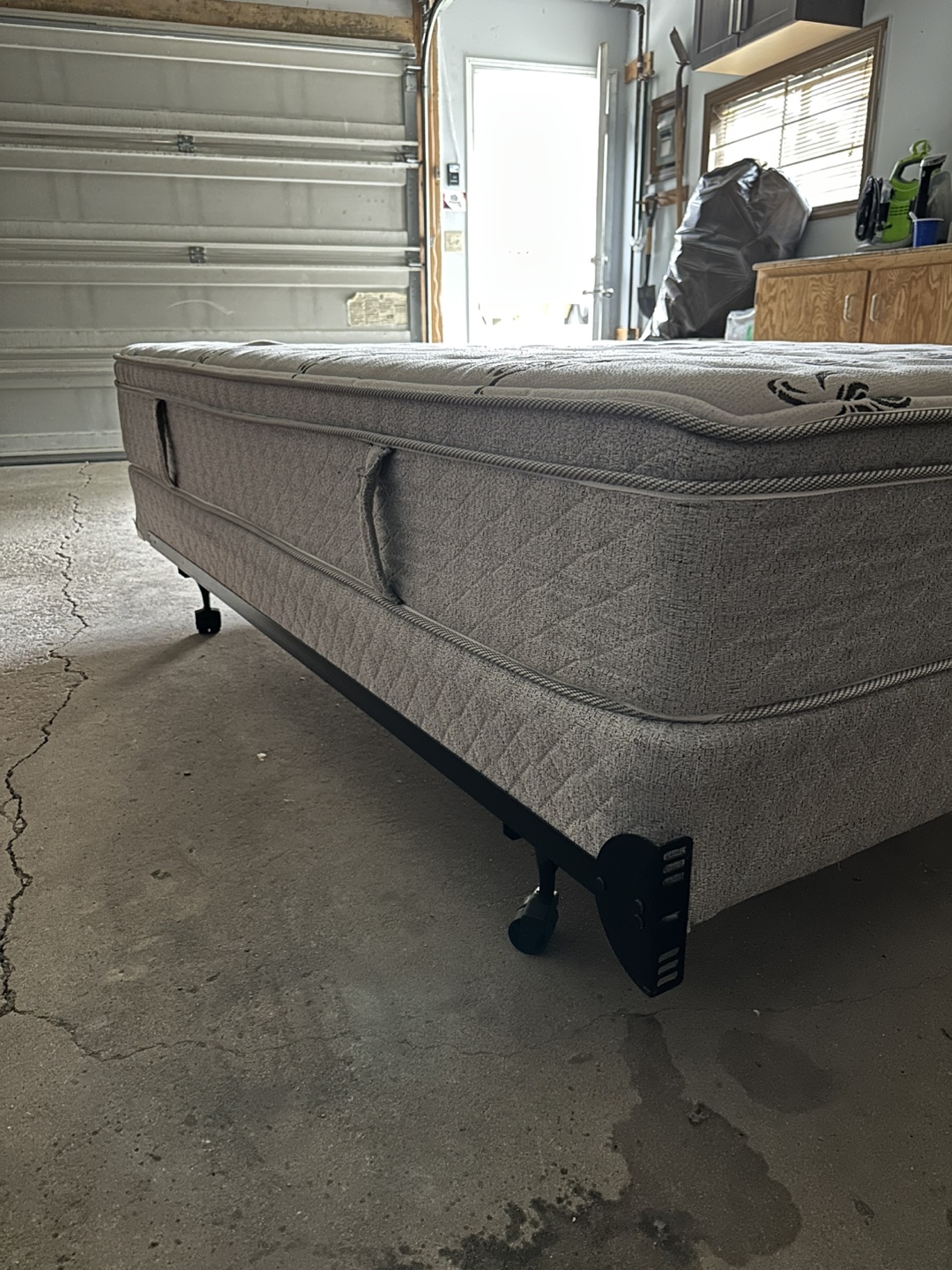 Queen Bed - photo 2