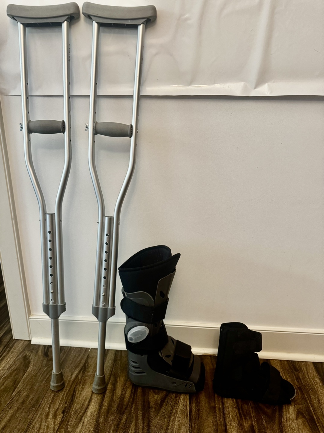 MKO Child Air Walker/ Walking Boot, Crutches & Night Foot Splint