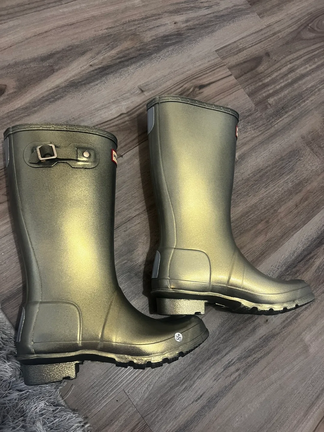 Hunter Kids' Metallic Gold Rain Boots - Size 2 image indicator(4)