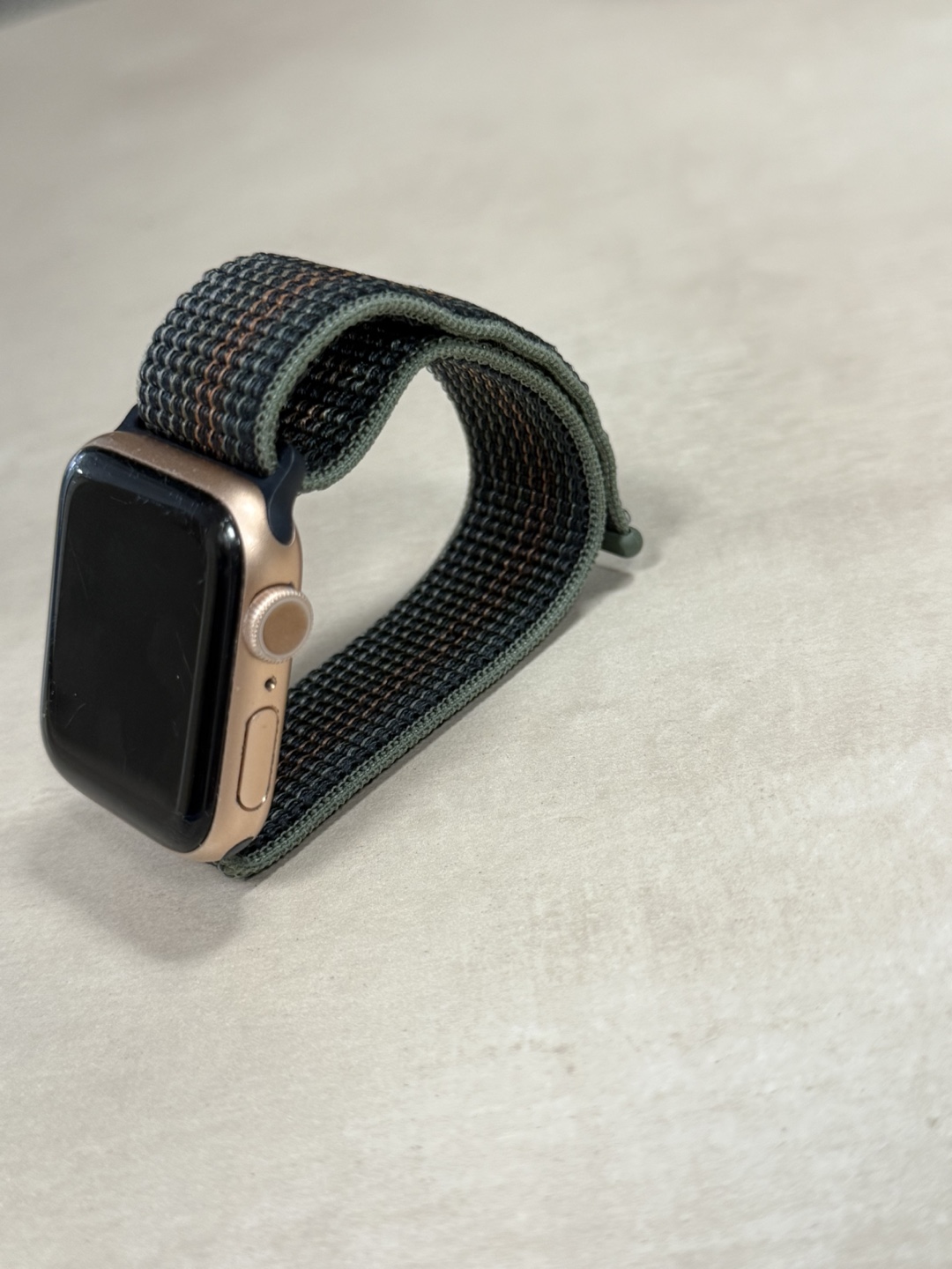 Apple  Watch Series 6 (GPS) 40mm Gold - photo 3