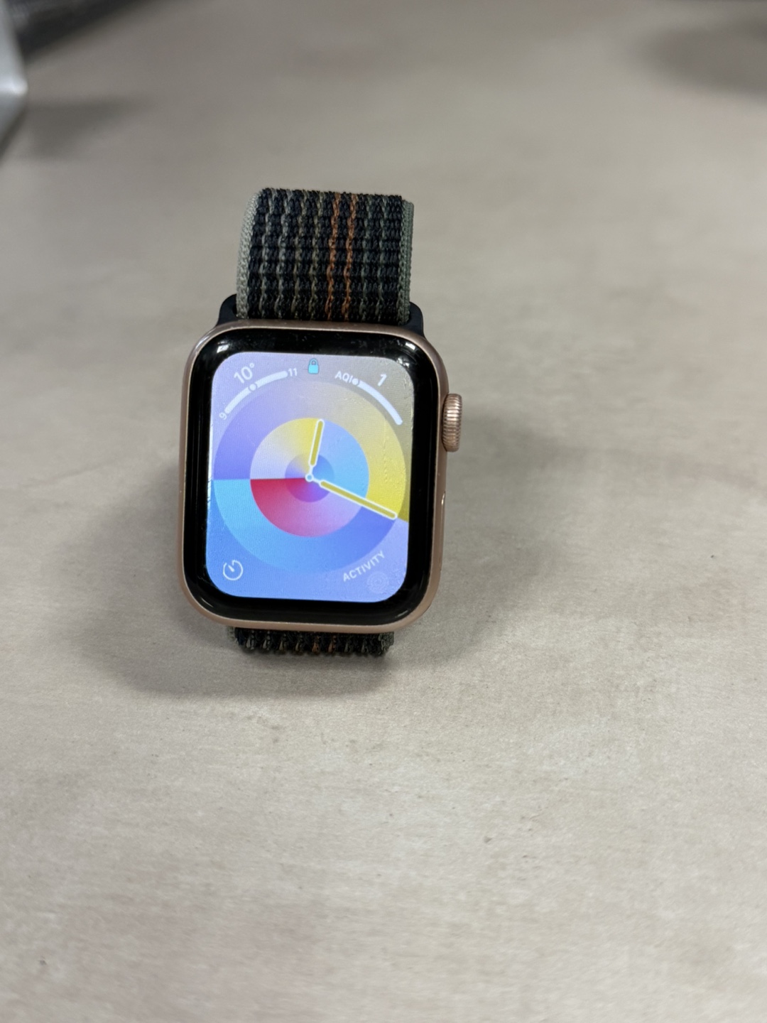 Apple  Watch Series 6 (GPS) 40mm Gold - photo 5