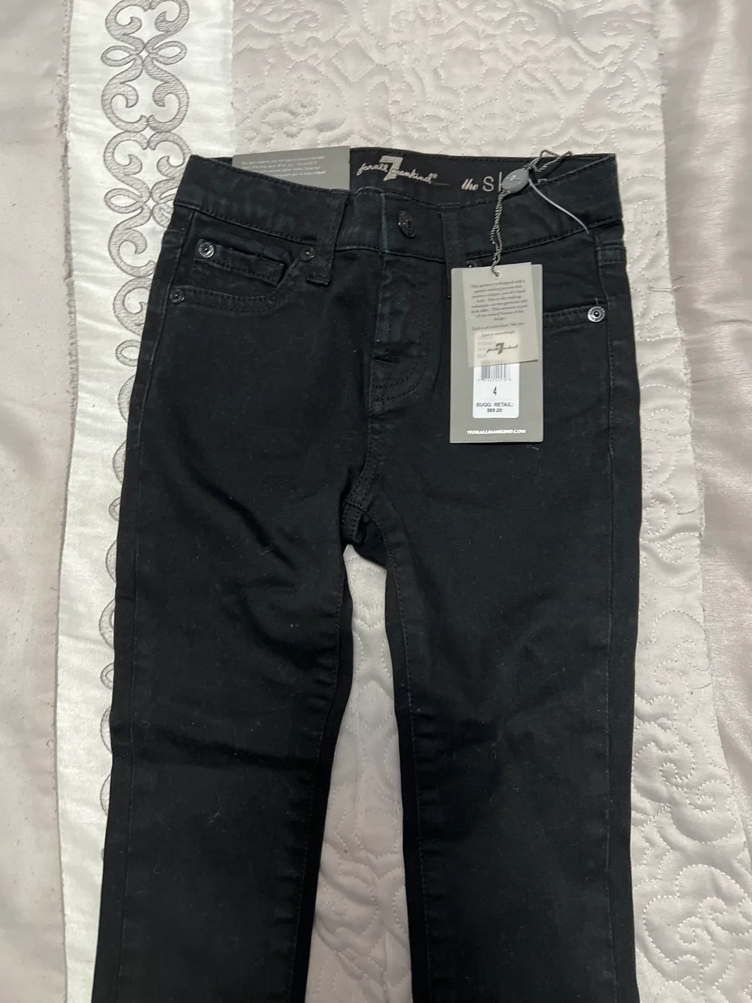 7 For All Mankind The Skinny Black Jeans Size 4 image indicator(3)