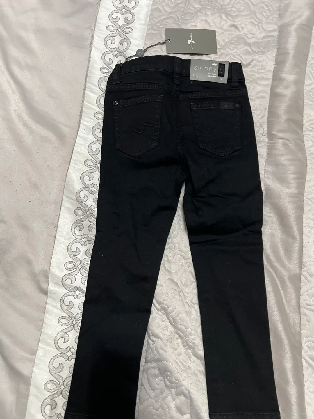 7 For All Mankind The Skinny Black Jeans Size 4 image indicator(2)