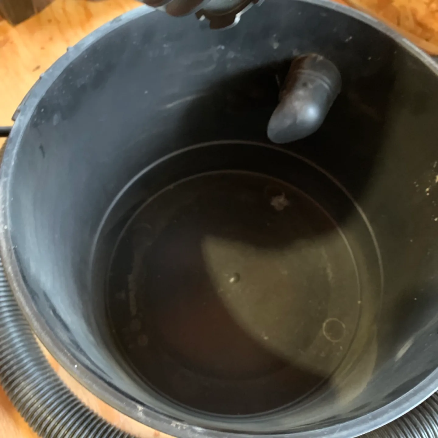 Jobmate 2.2-gallon Wet/Dry Vacuum image indicator(5)