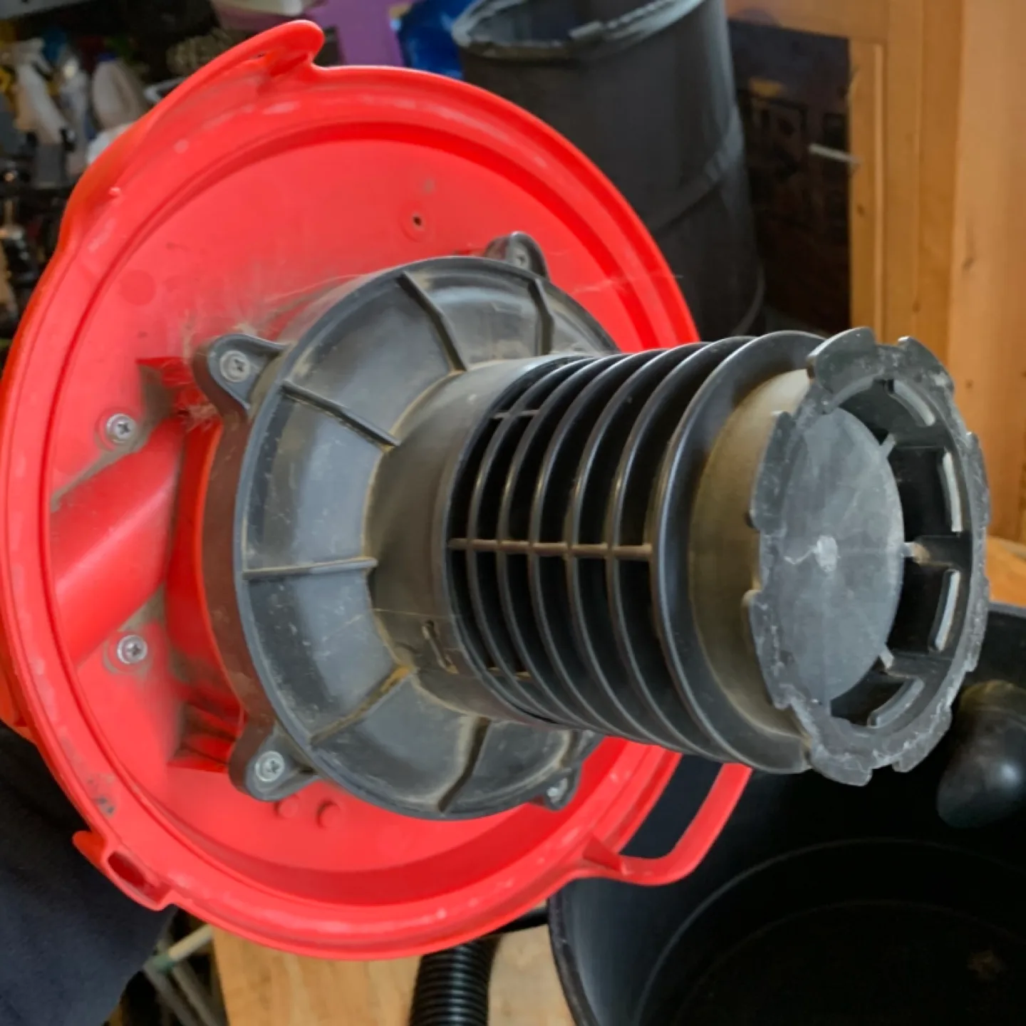 Jobmate 2.2-gallon Wet/Dry Vacuum image indicator(6)