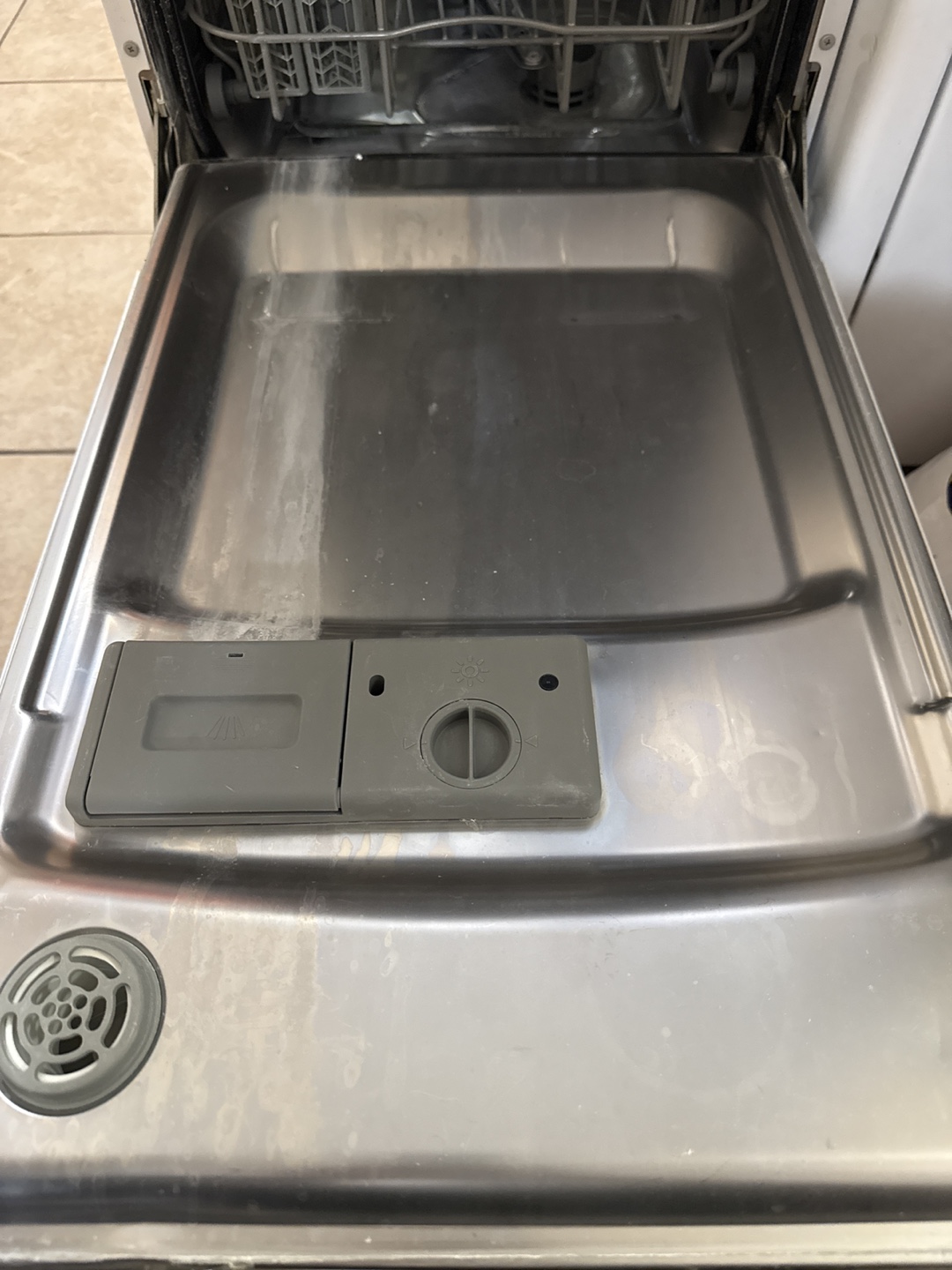 Portable RCA RDW1809-WHITE Built-in Dishwasher - photo 4