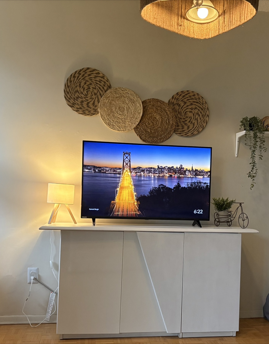 Modern White TV Stand / TV UNIT
