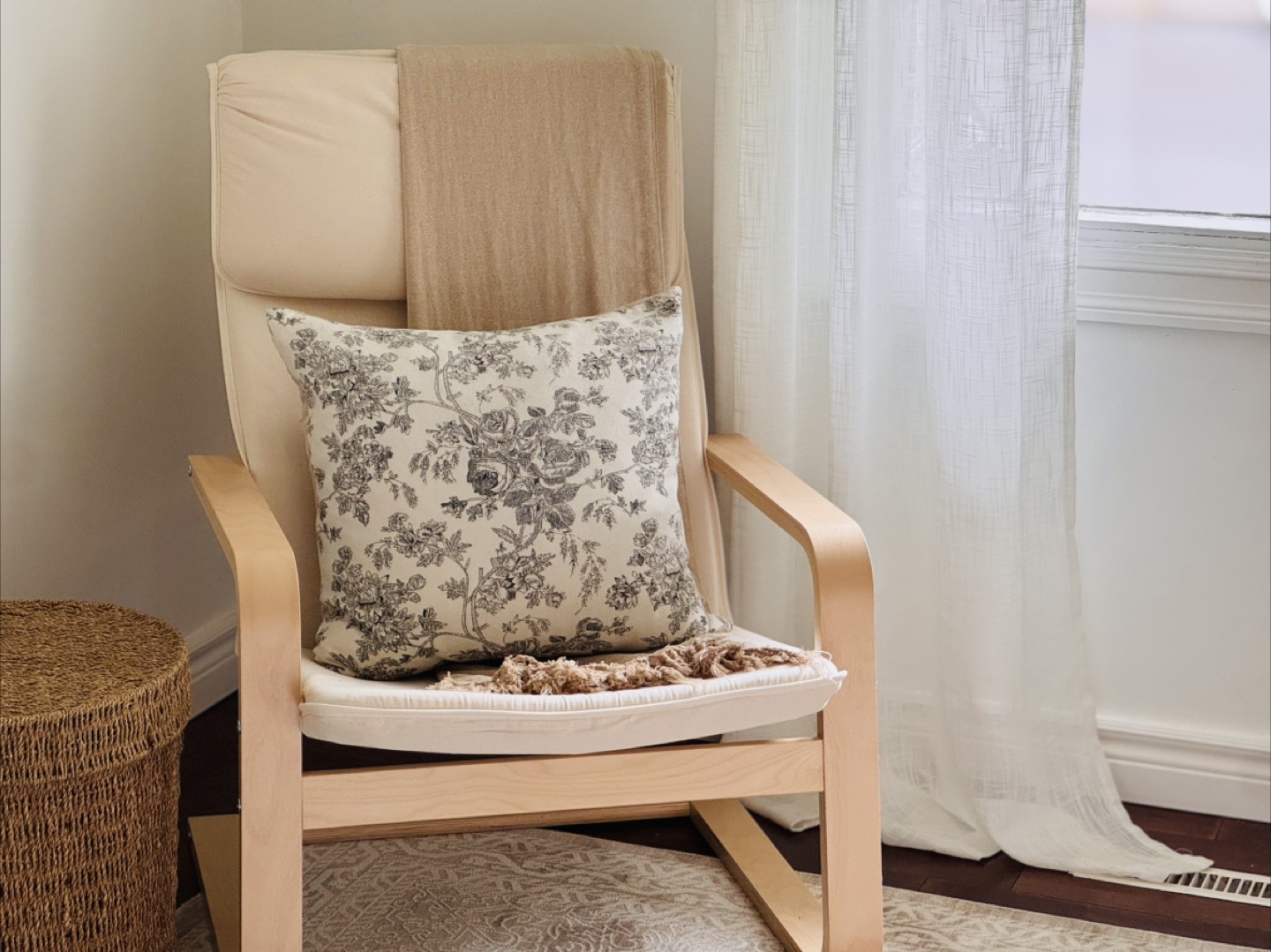 IKEA PELLO Armchair – Holmby Natural | Excellent Condition - photo 2