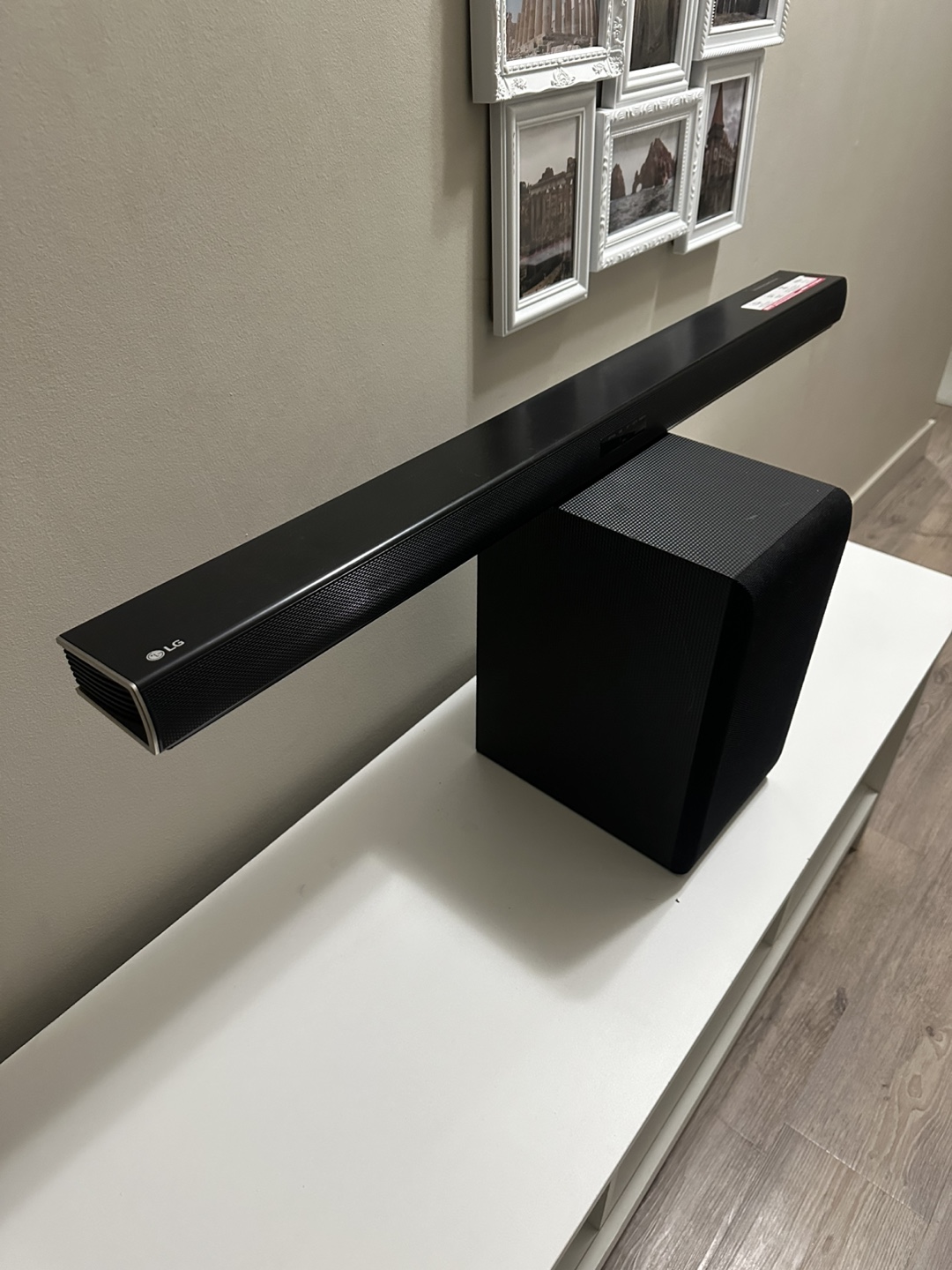 LG 300W Sound Bar with Wireless Subwoofer – Great Sound! - photo 3