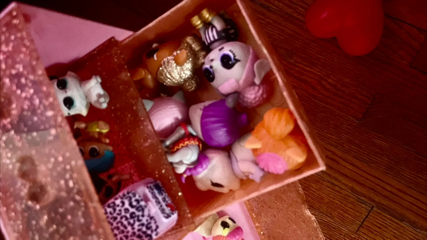 LOL Surprise! Playset, with Multi-Tier Display Stand image indicator(7)