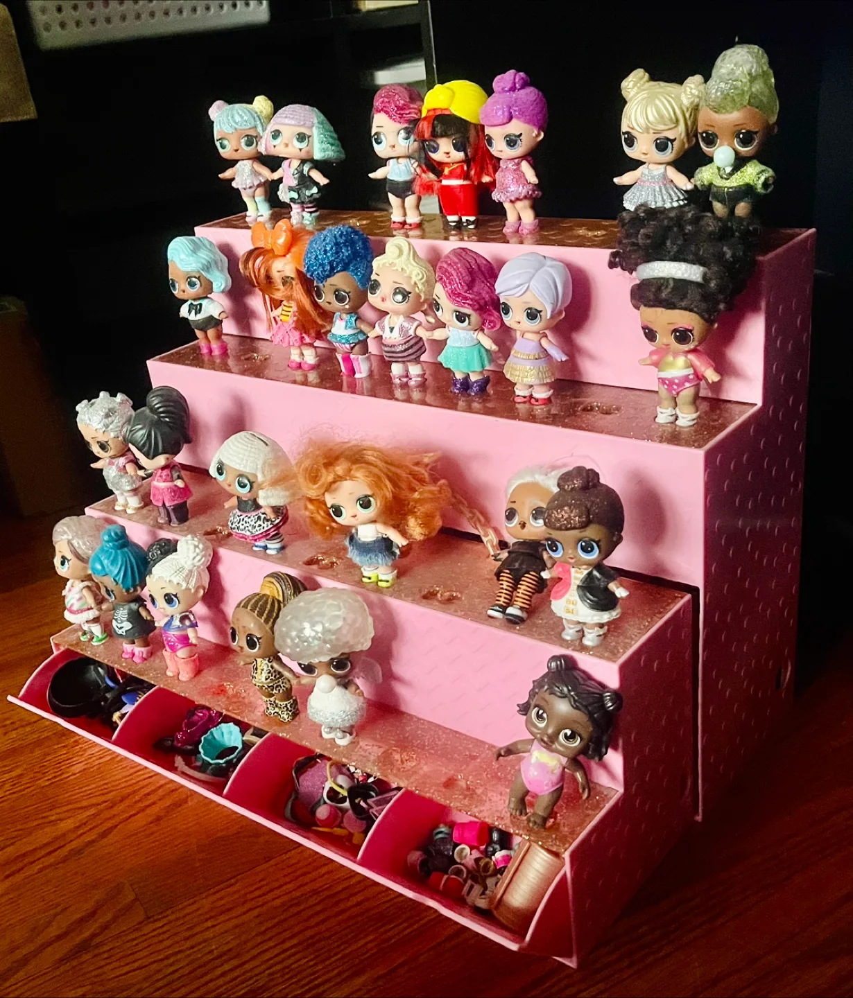 LOL Surprise! Playset, with Multi-Tier Display Stand image indicator(3)