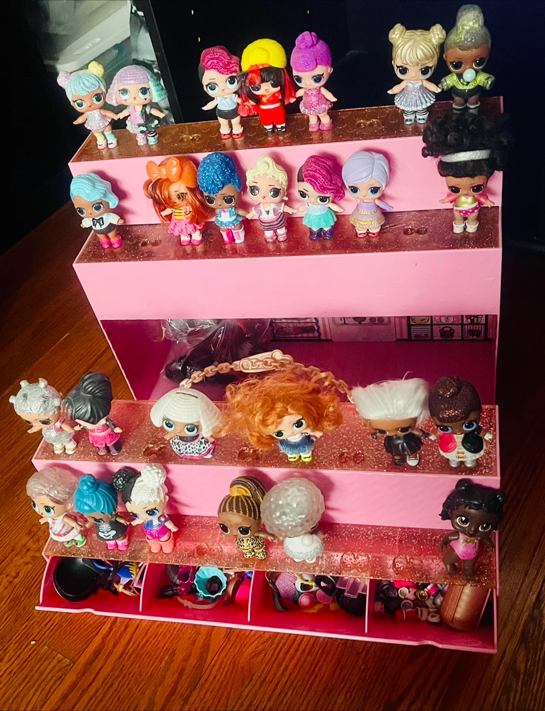 LOL Surprise! Playset, with Multi-Tier Display Stand image indicator(2)