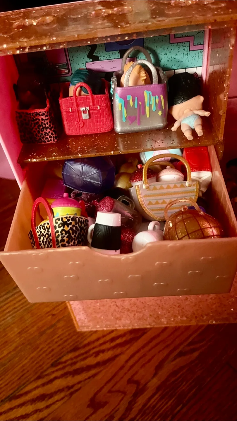 LOL Surprise! Playset, with Multi-Tier Display Stand image indicator(8)