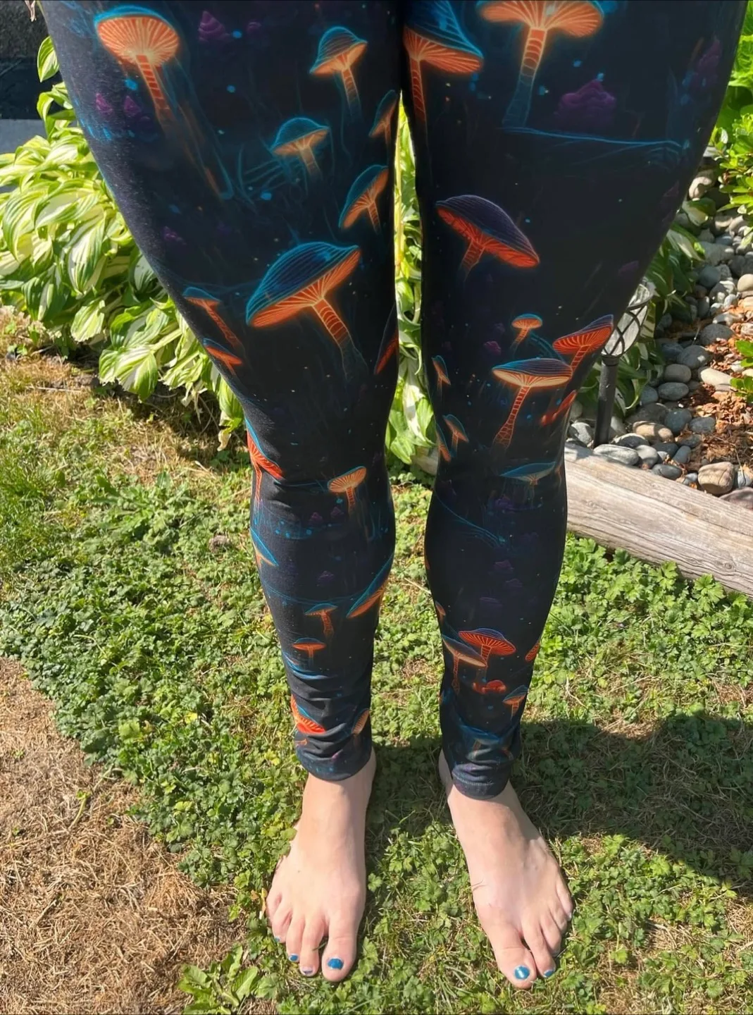 Digital Glowing Mushroom Leggings image indicator(2)