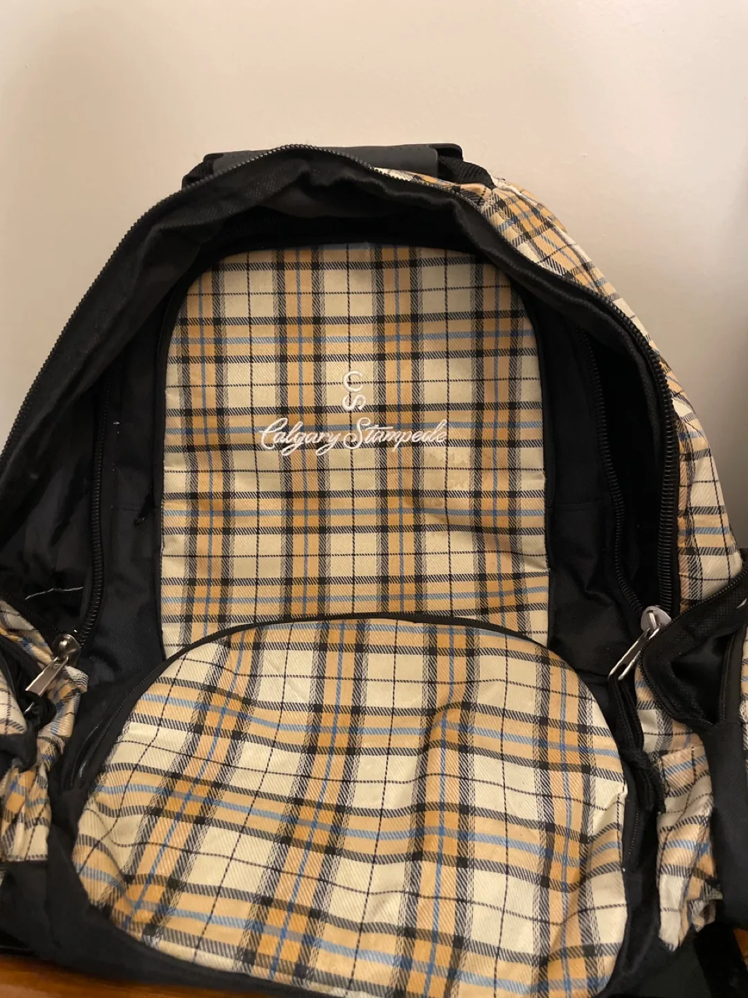 Well built backpack image indicator(2)