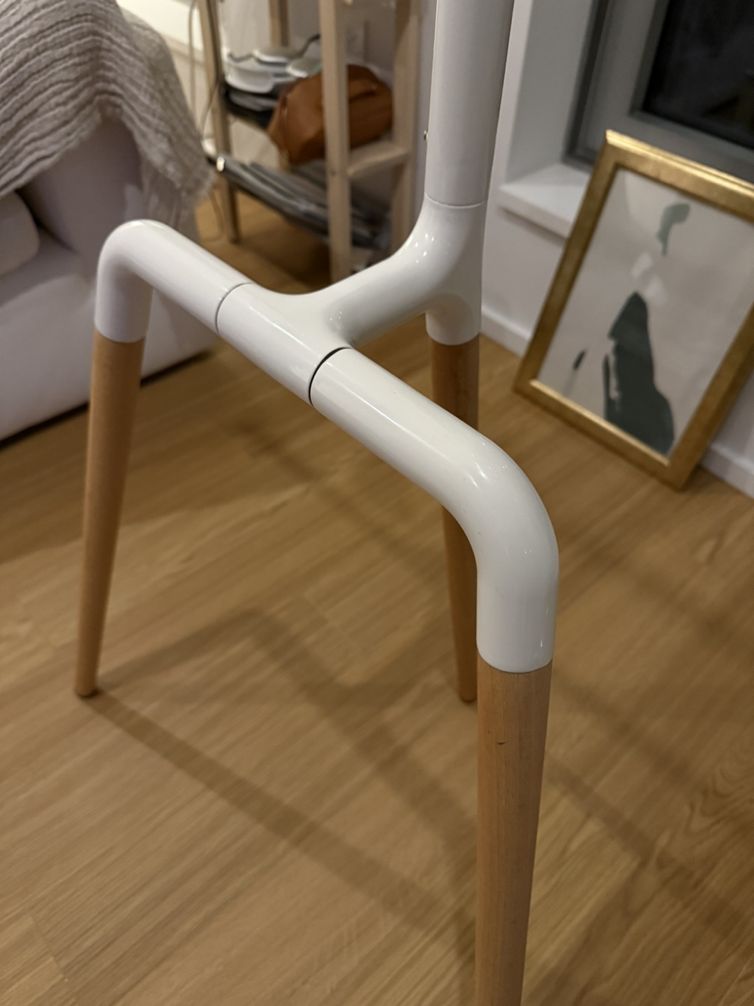 TV Stand with Wooden Legs - Modern Design - photo 2