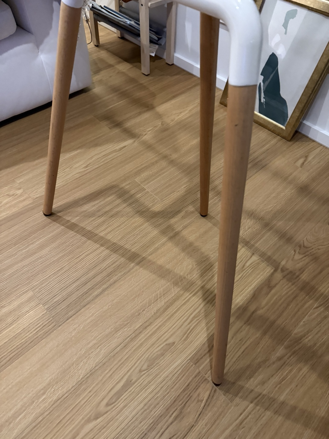 TV Stand with Wooden Legs - Modern Design - photo 3