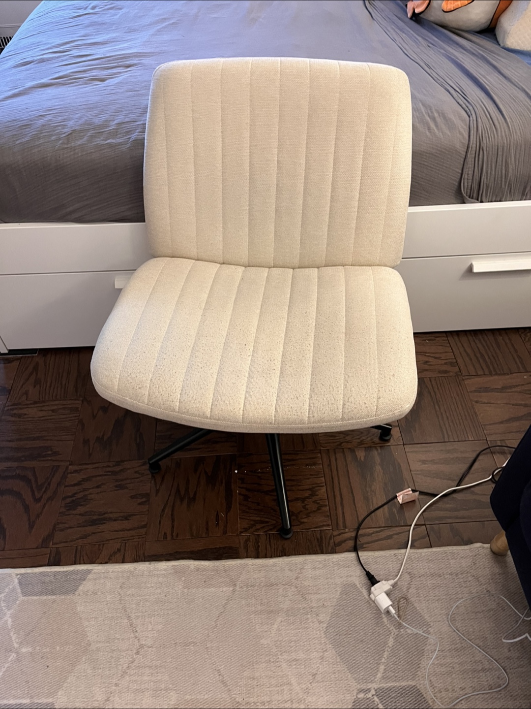 Sweetcrispy White Office Chair - Cross Legged Seating - photo 2