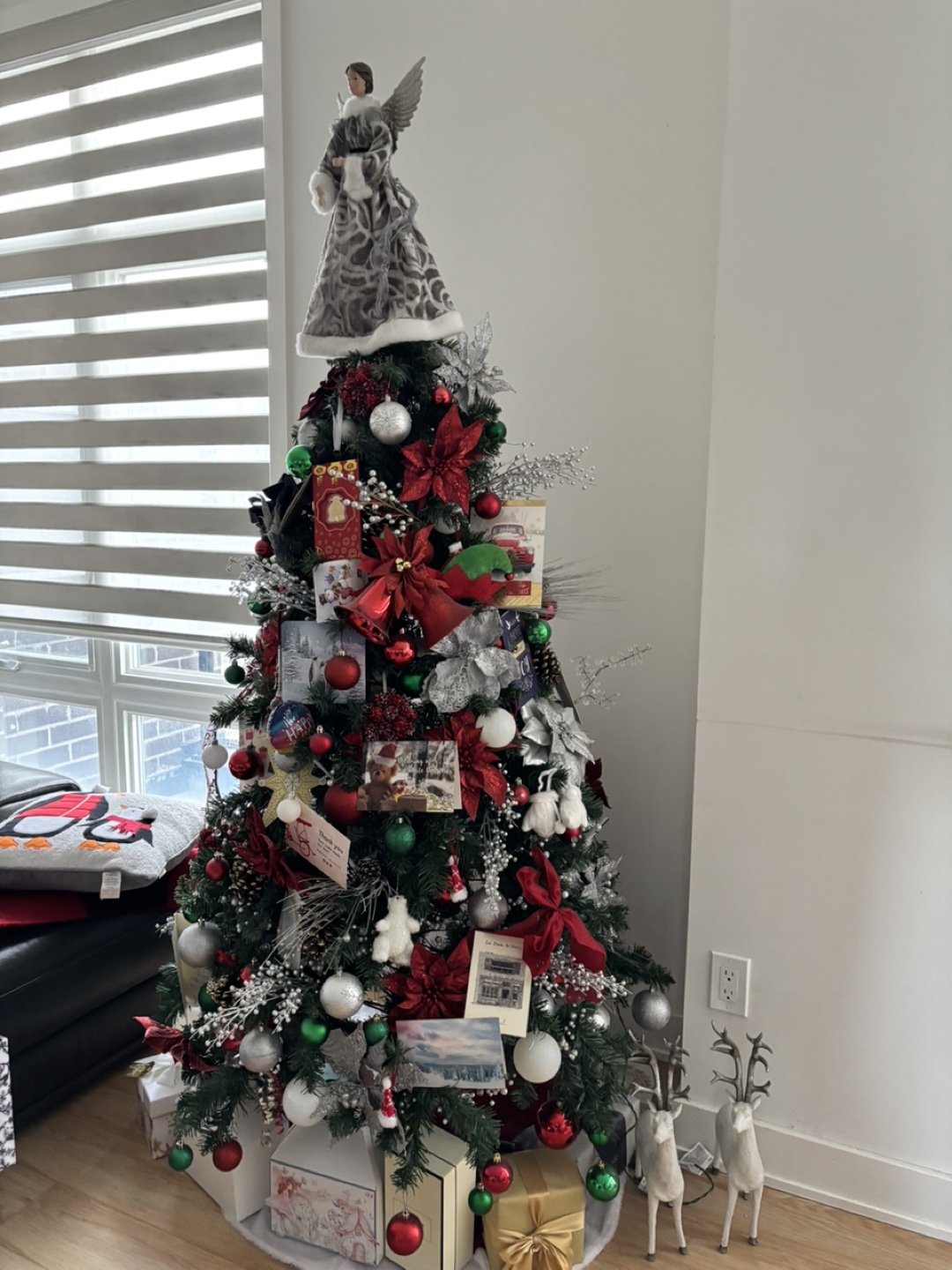 Pre-lit Artificial Christmas Tree